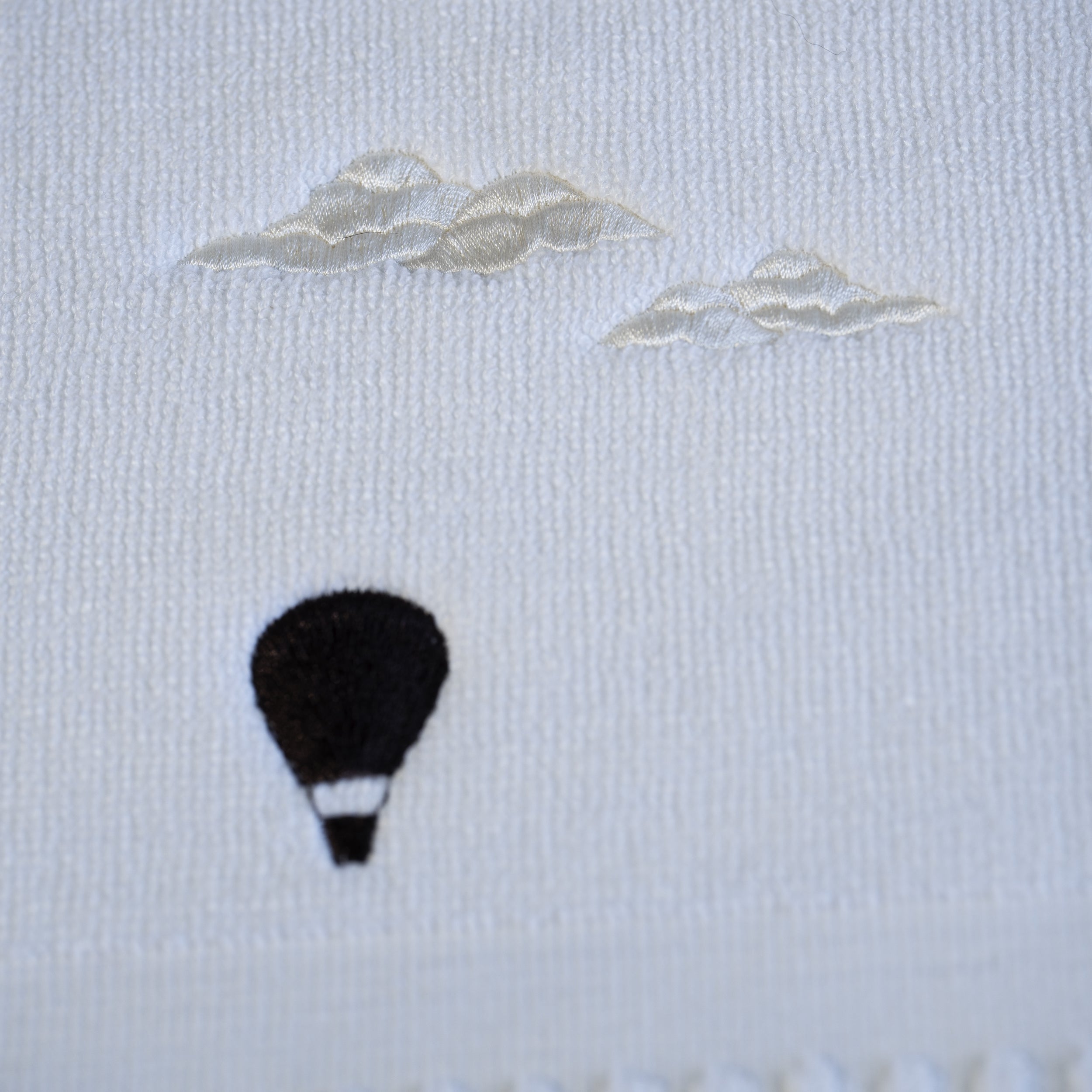 Tapis de bain blanc brodé Hôtel - Traversée des Rêves