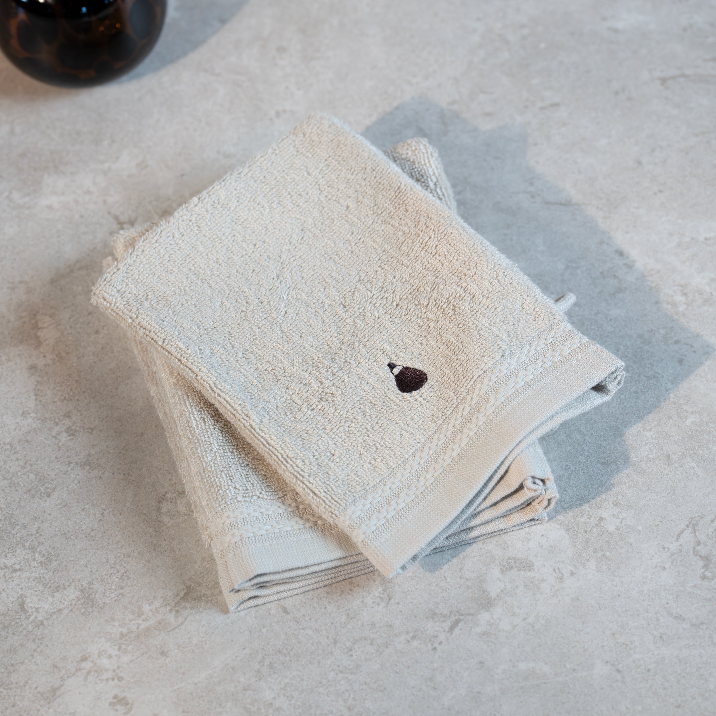Gant de toilette beige brodé - Traversée des Rêves