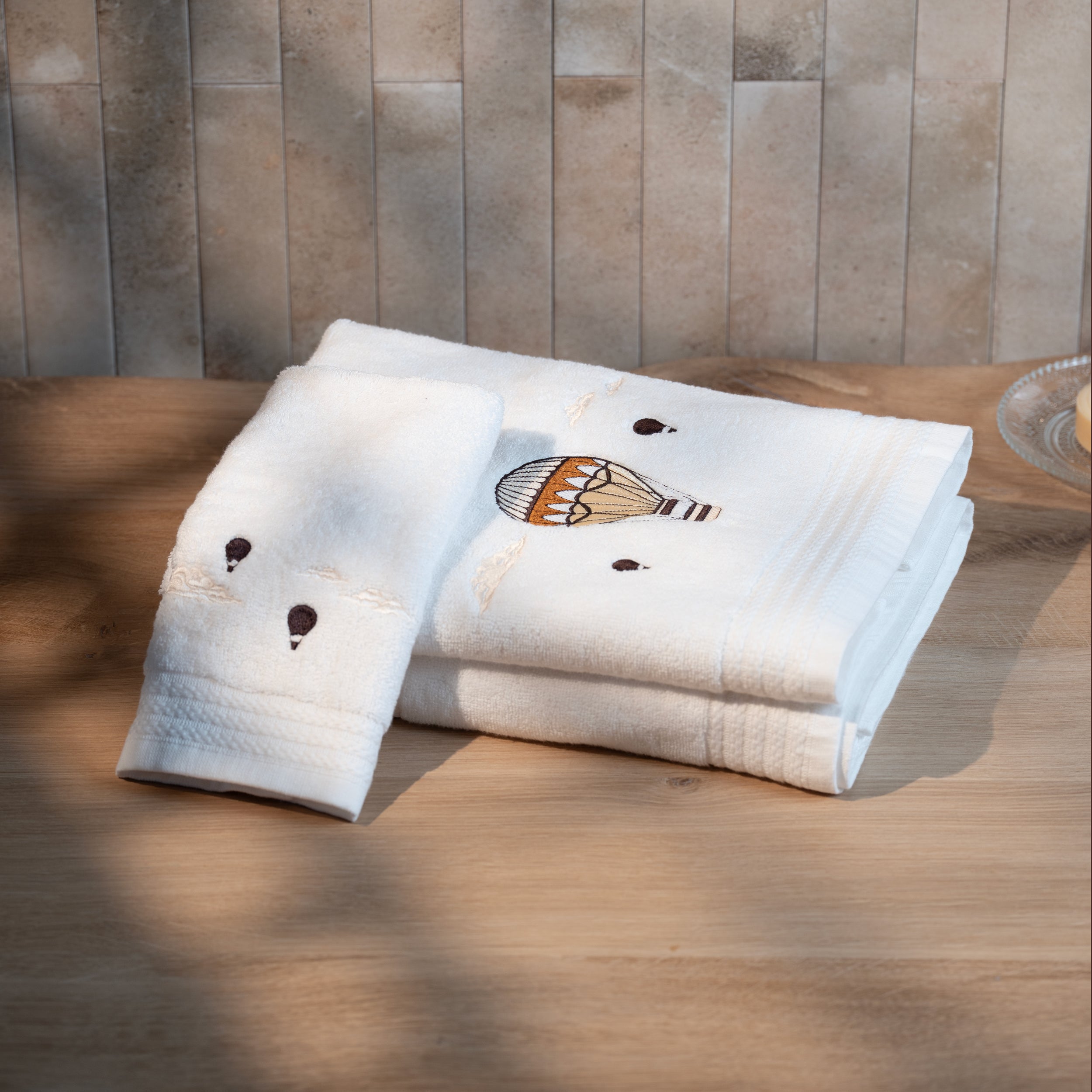Serviette invité blanche brodée - Traversée des Rêves