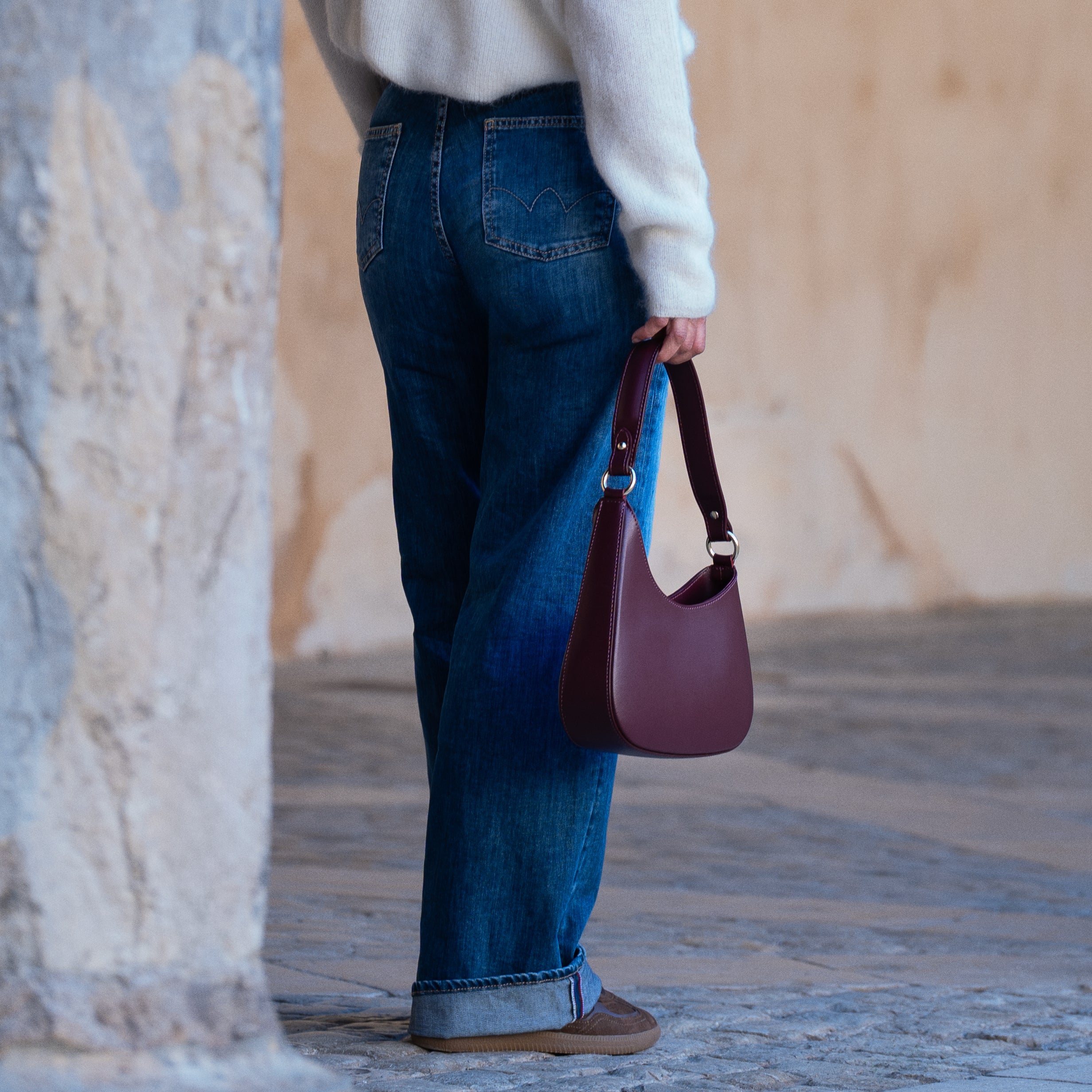 Sac hobo asymétrique en cuir lisse bordeaux - Camélia