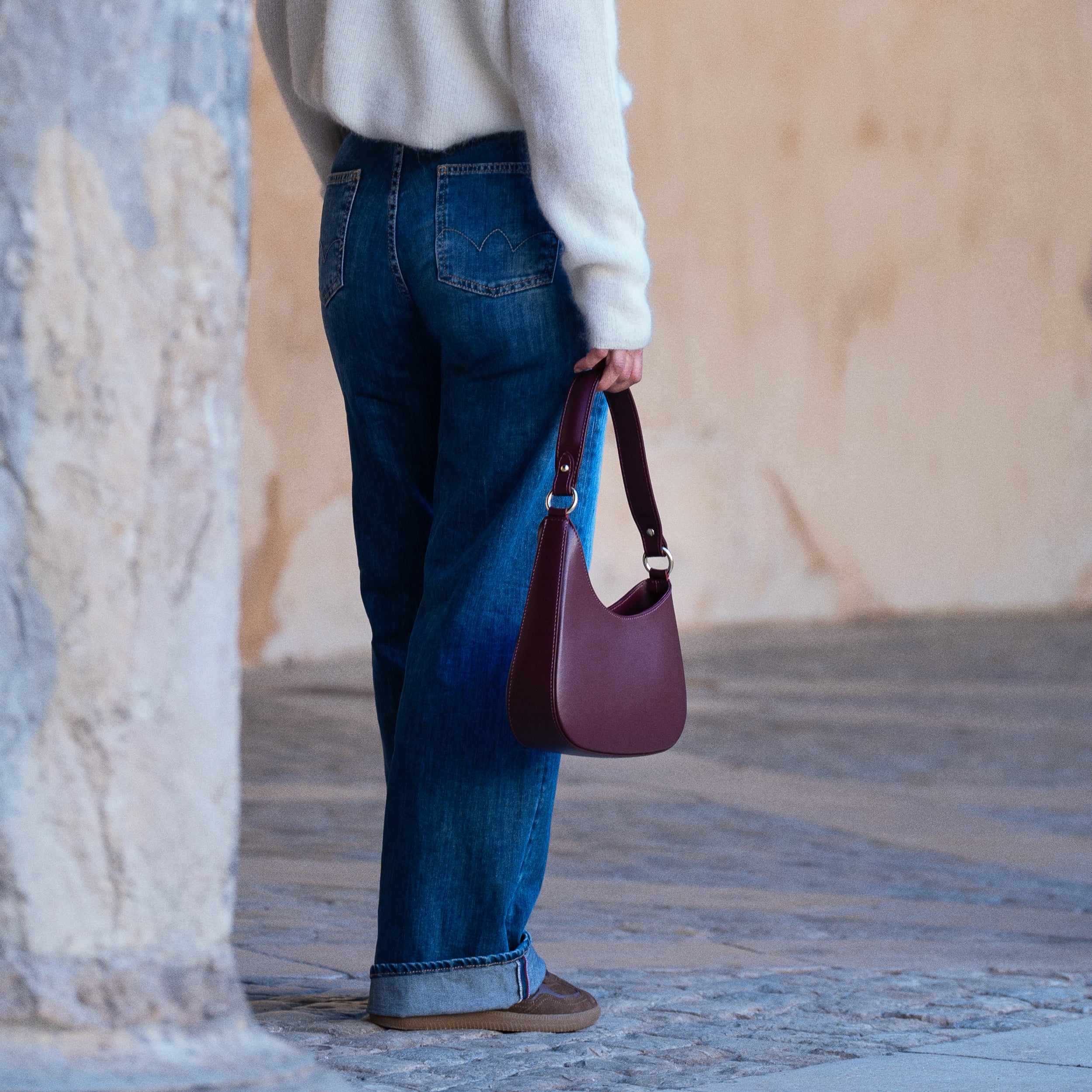 Sac hobo asymétrique en cuir lisse bordeaux - Camélia