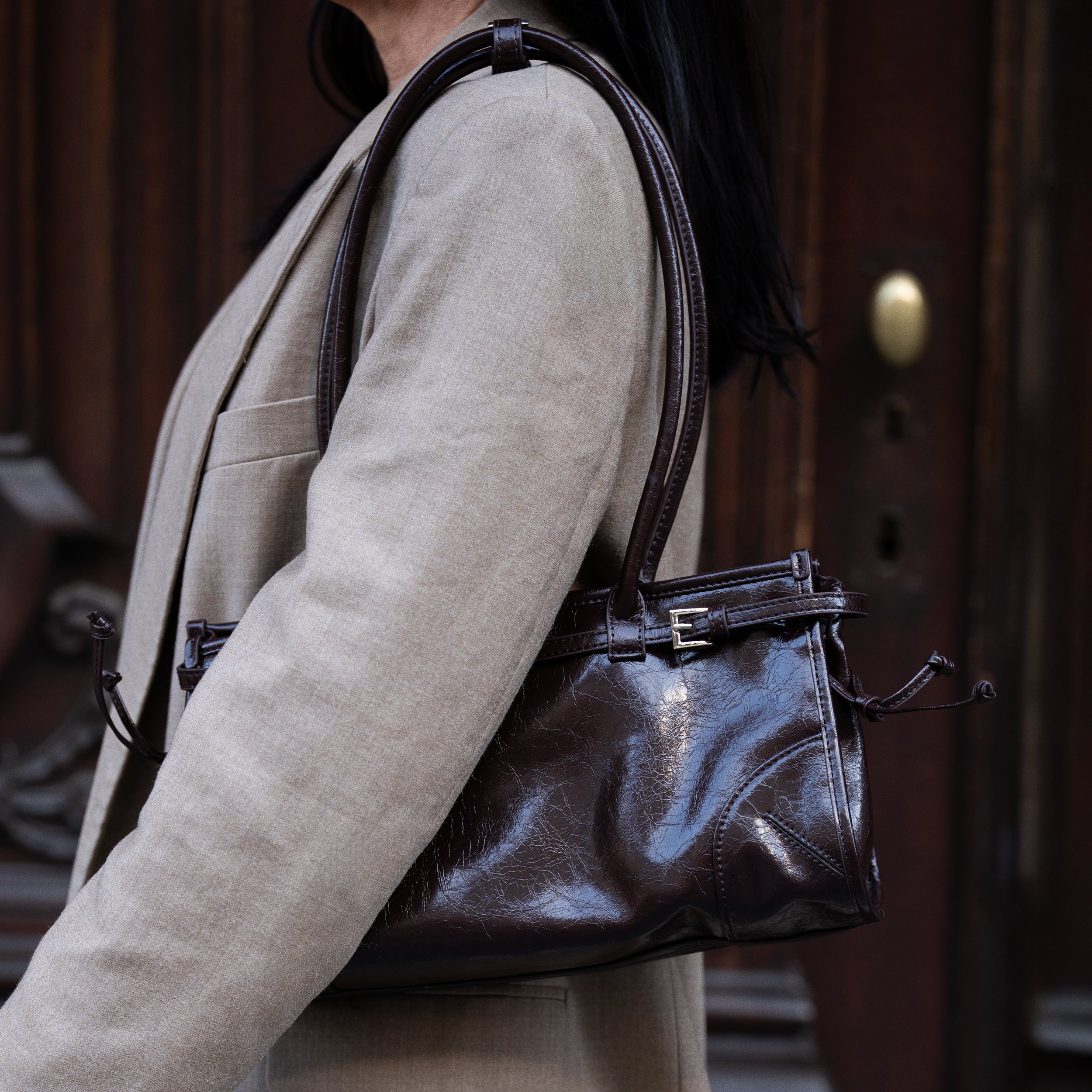 Sac baguette en cuir verni marron - Cèdre