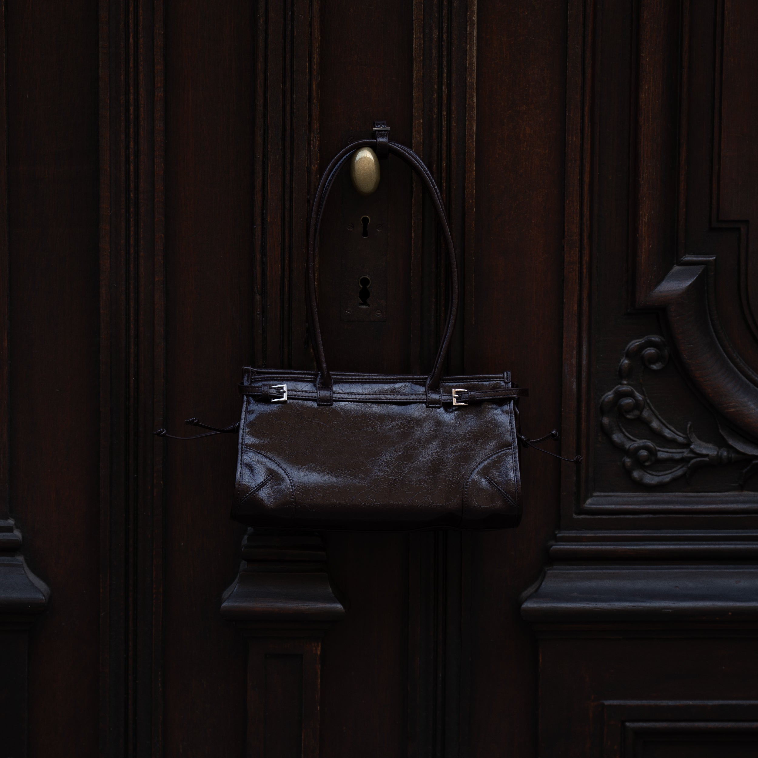 Sac baguette en cuir verni marron - Cèdre