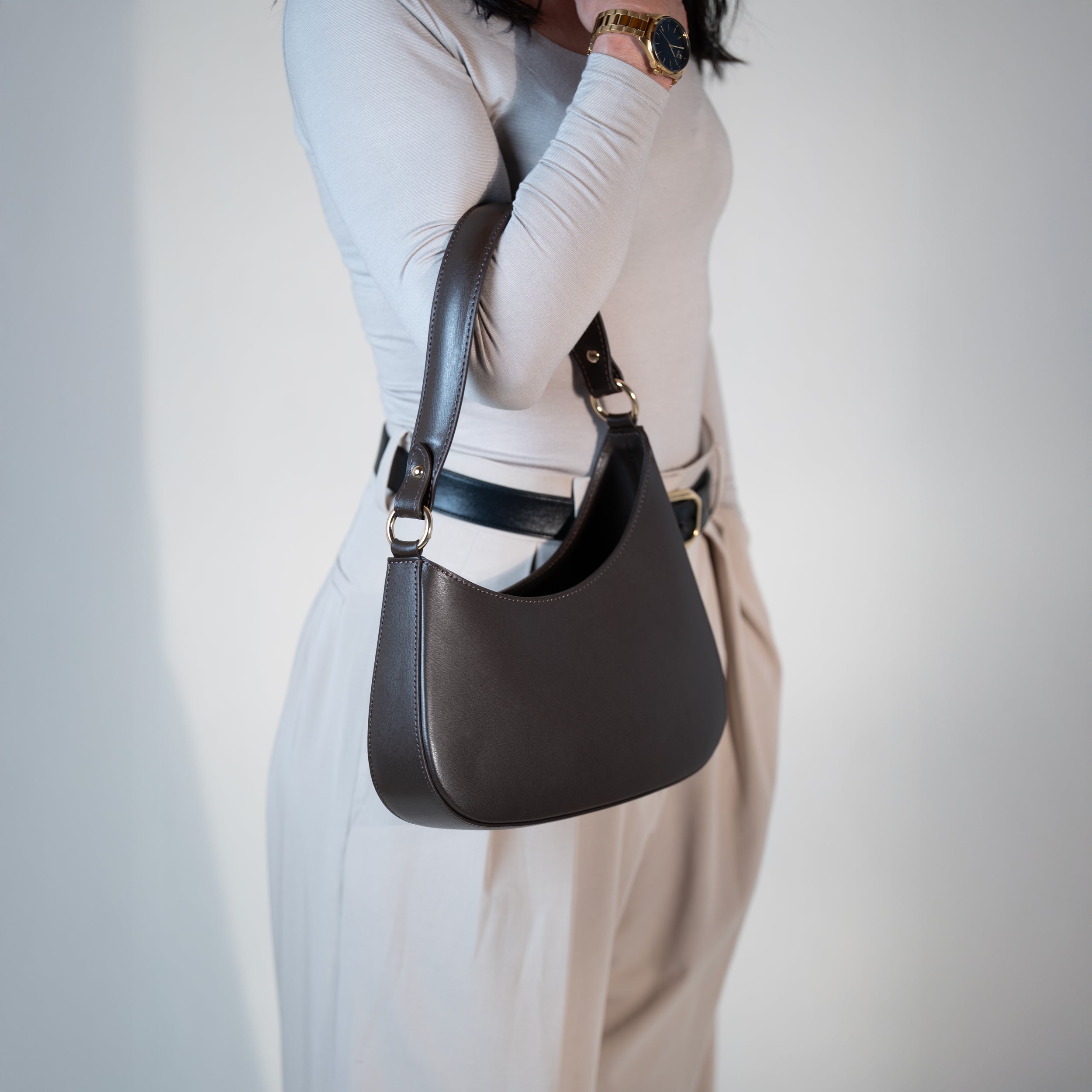 Sac hobo asymétrique en cuir lisse marron - Camélia