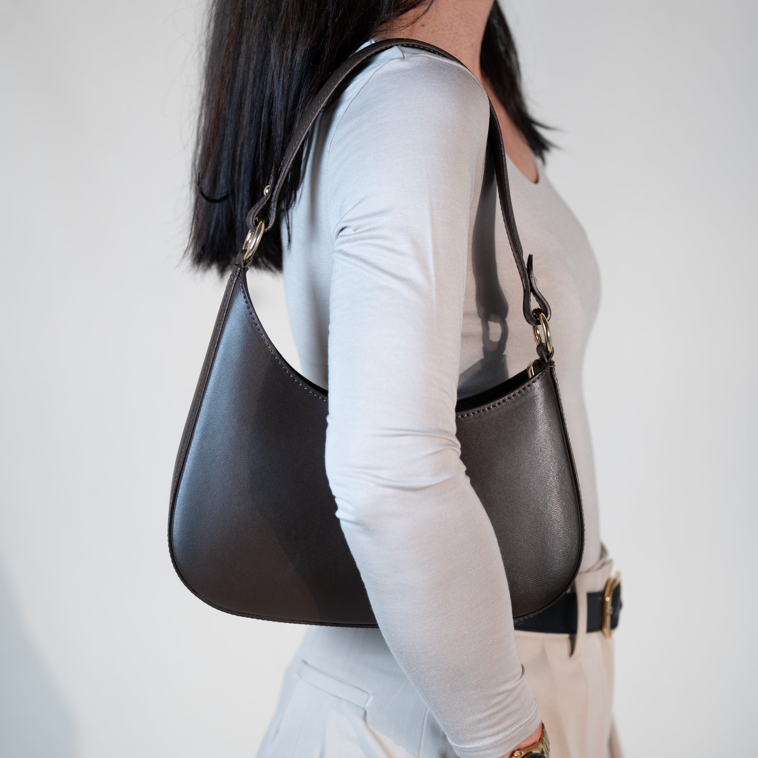 Sac hobo asymétrique en cuir lisse marron - Camélia