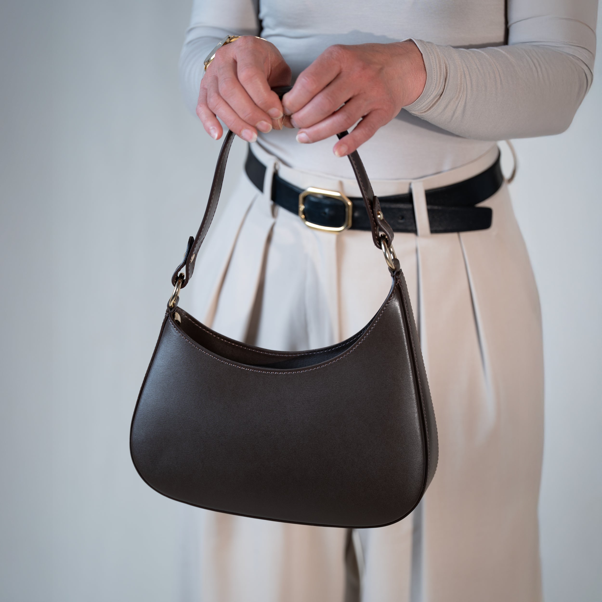 Sac hobo asymétrique en cuir lisse marron - Camélia