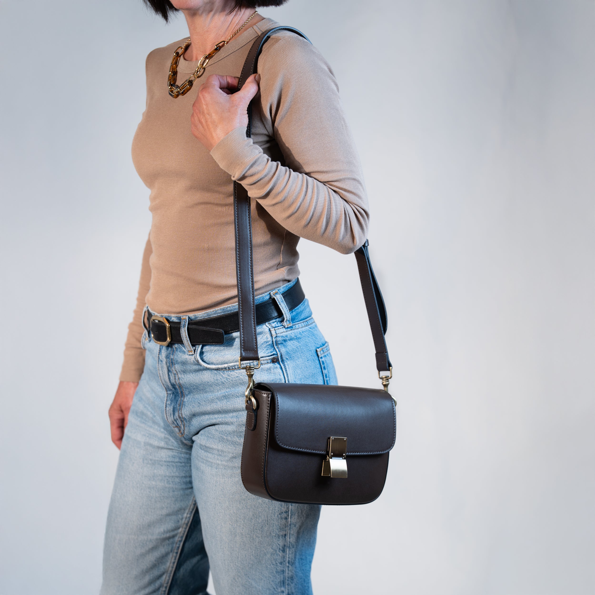 Sac bandoulière en cuir lisse marron - Garance