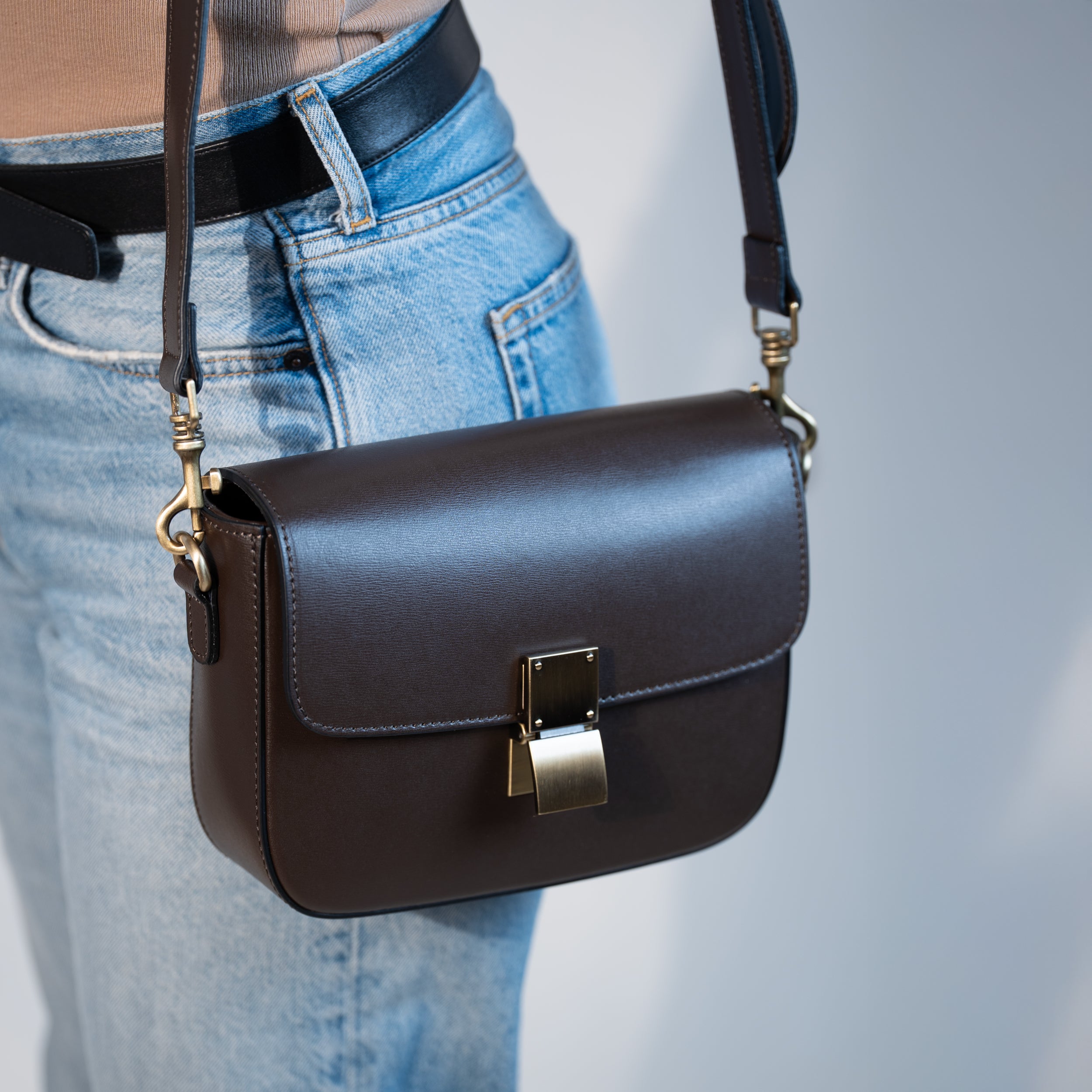 Sac bandoulière en cuir lisse marron - Garance
