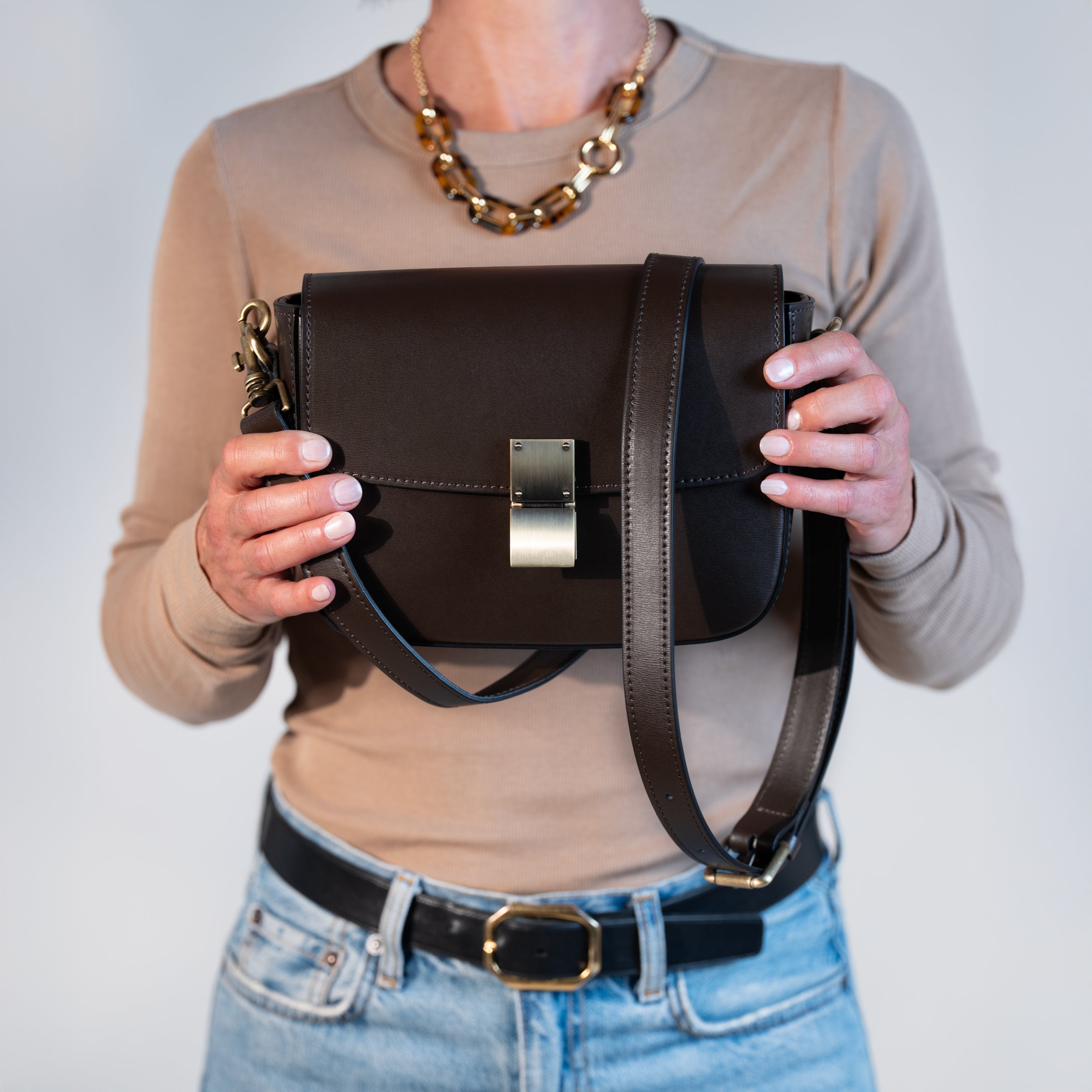 Sac bandoulière en cuir lisse marron - Garance