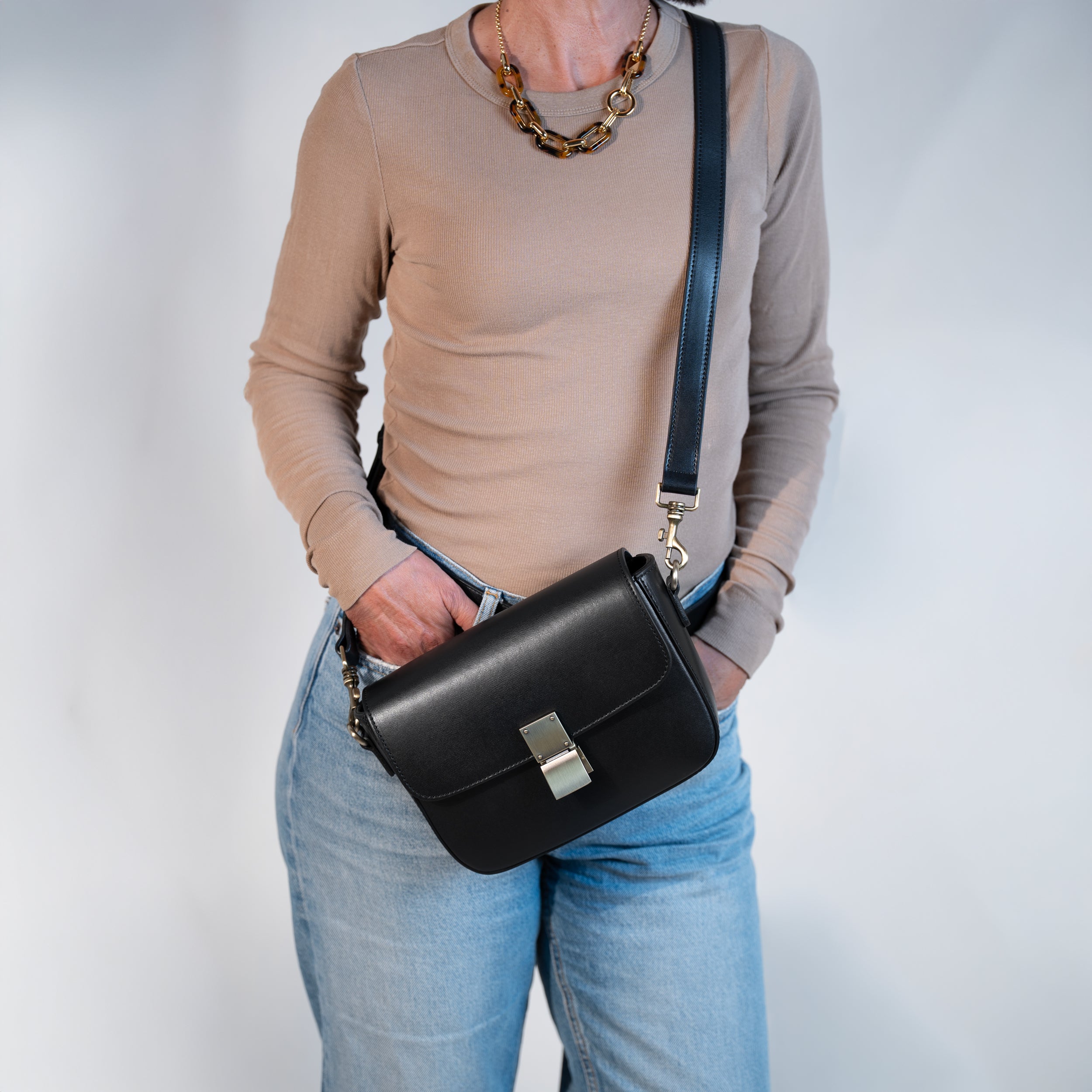 Sac bandoulière en cuir lisse noir - Garance