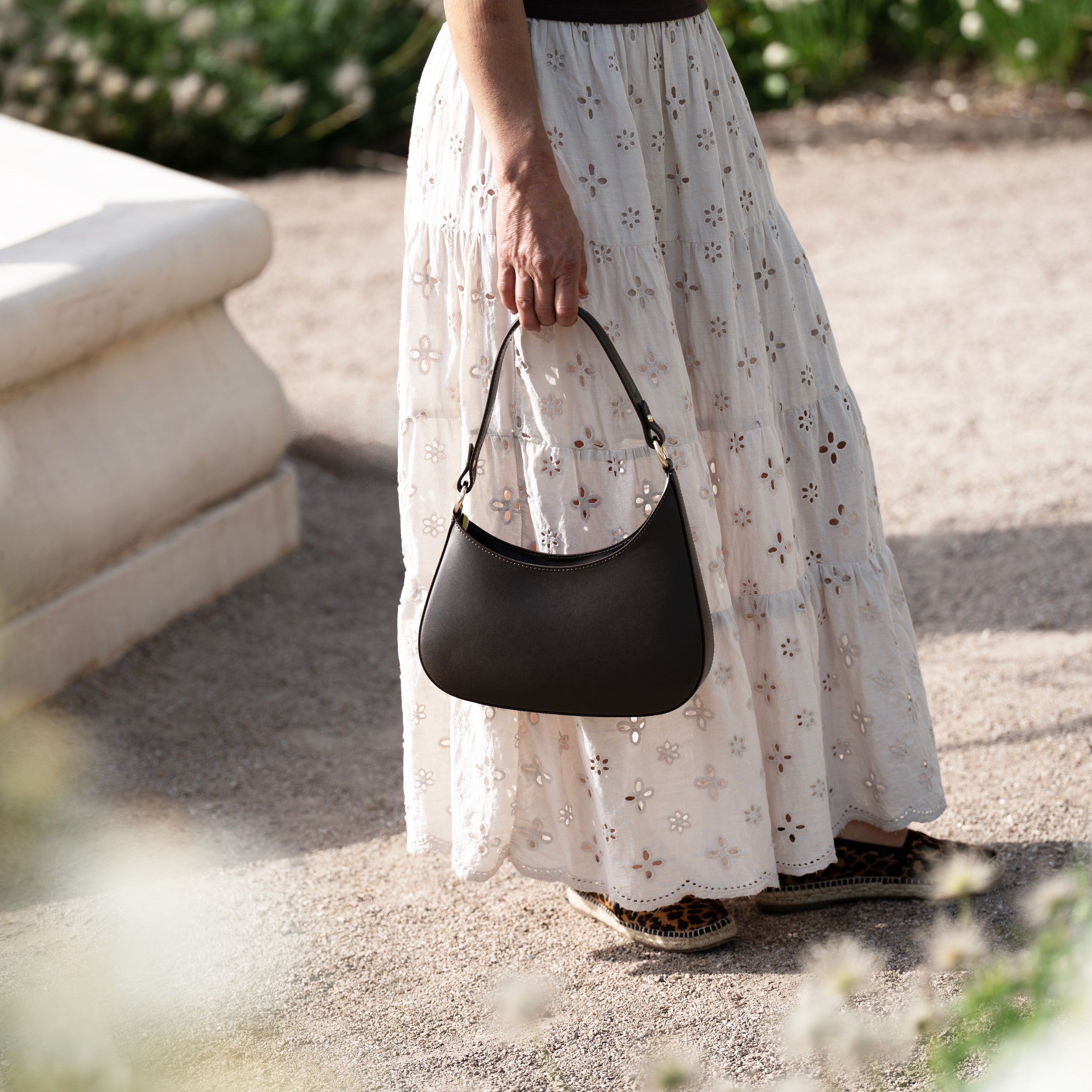 Sac hobo asymétrique en cuir lisse marron - Camélia