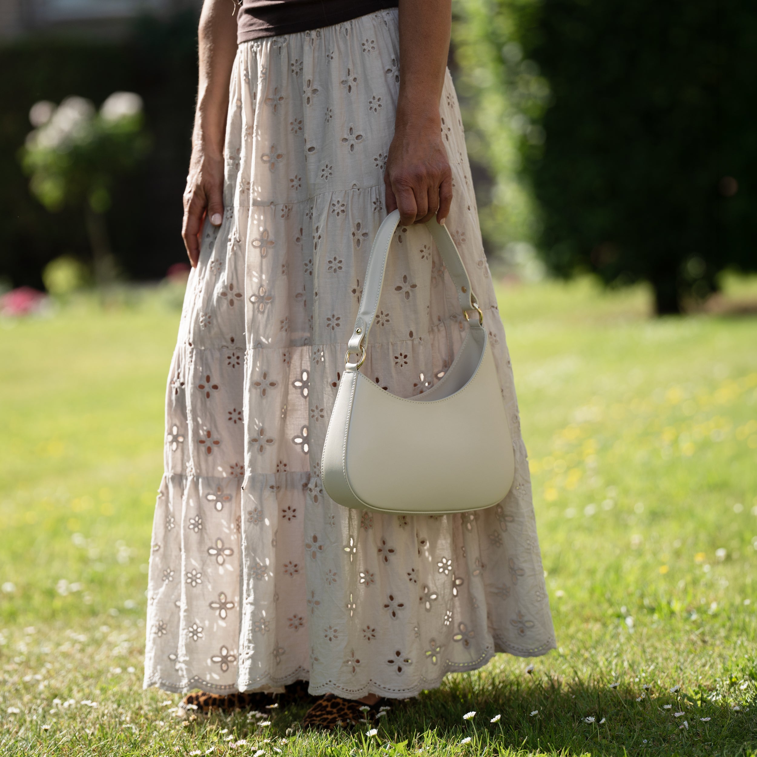 Sac hobo asymétrique en cuir lisse beige - Camélia