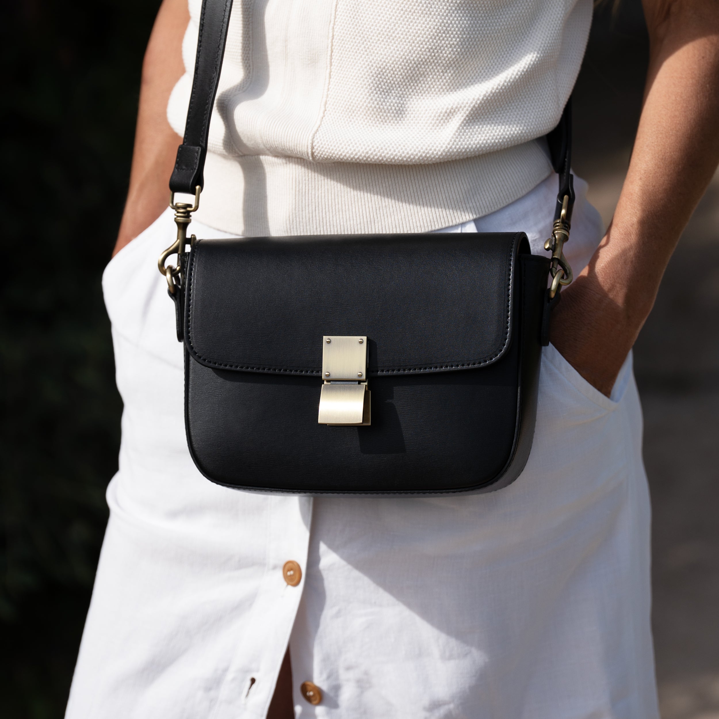 Sac bandoulière en cuir lisse noir - Garance