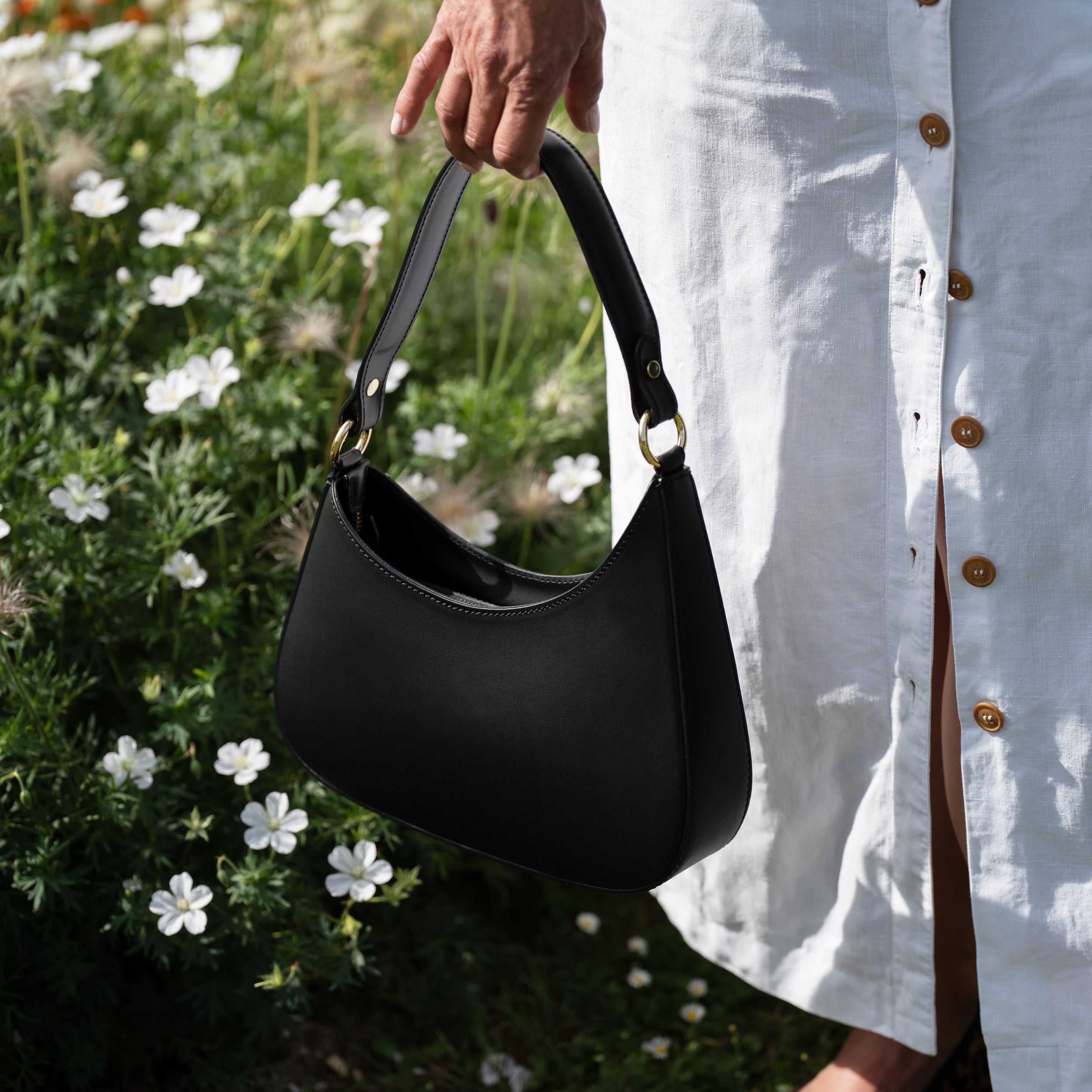Sac hobo asymétrique en cuir lisse noir - Camélia