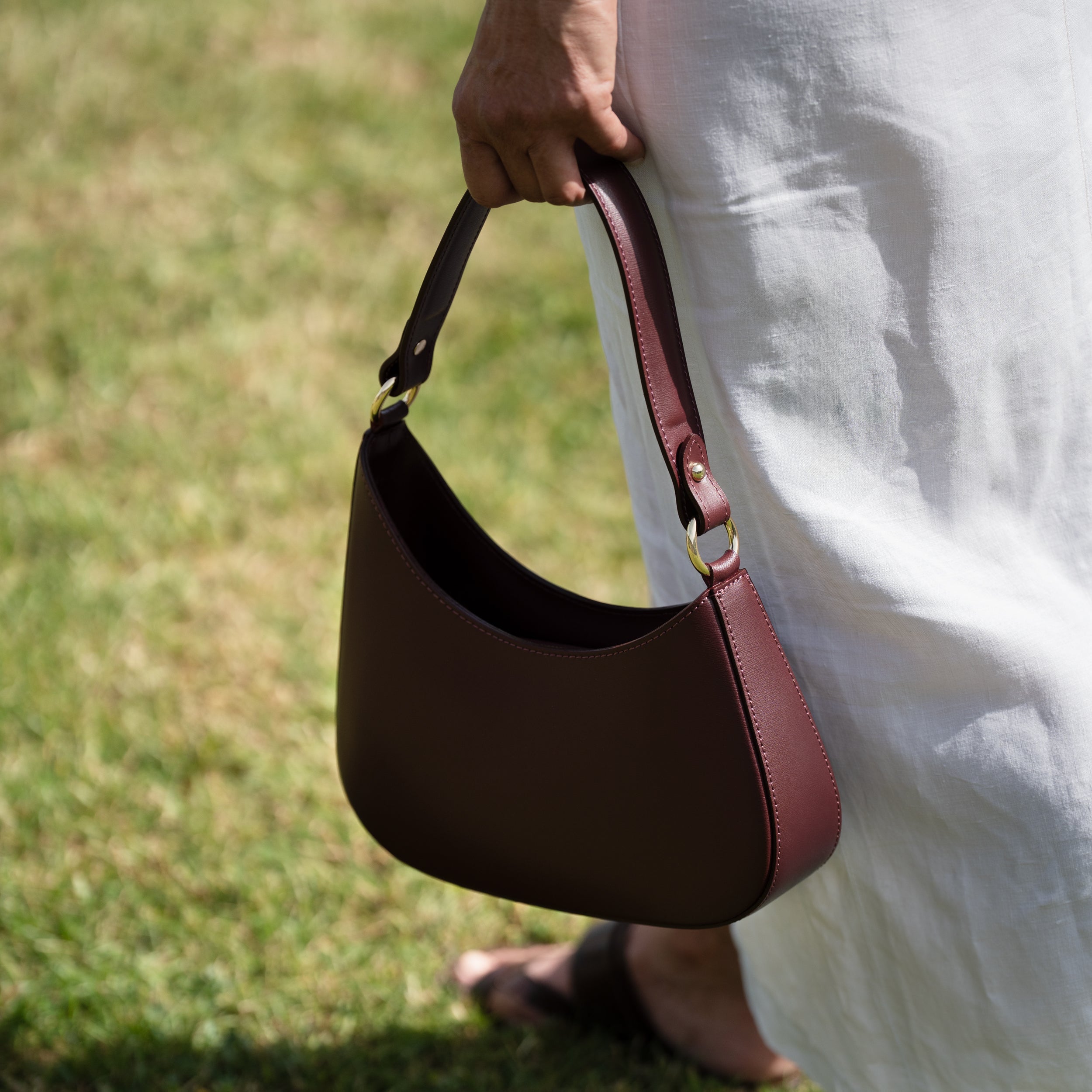 Sac hobo asymétrique en cuir lisse bordeaux - Camélia