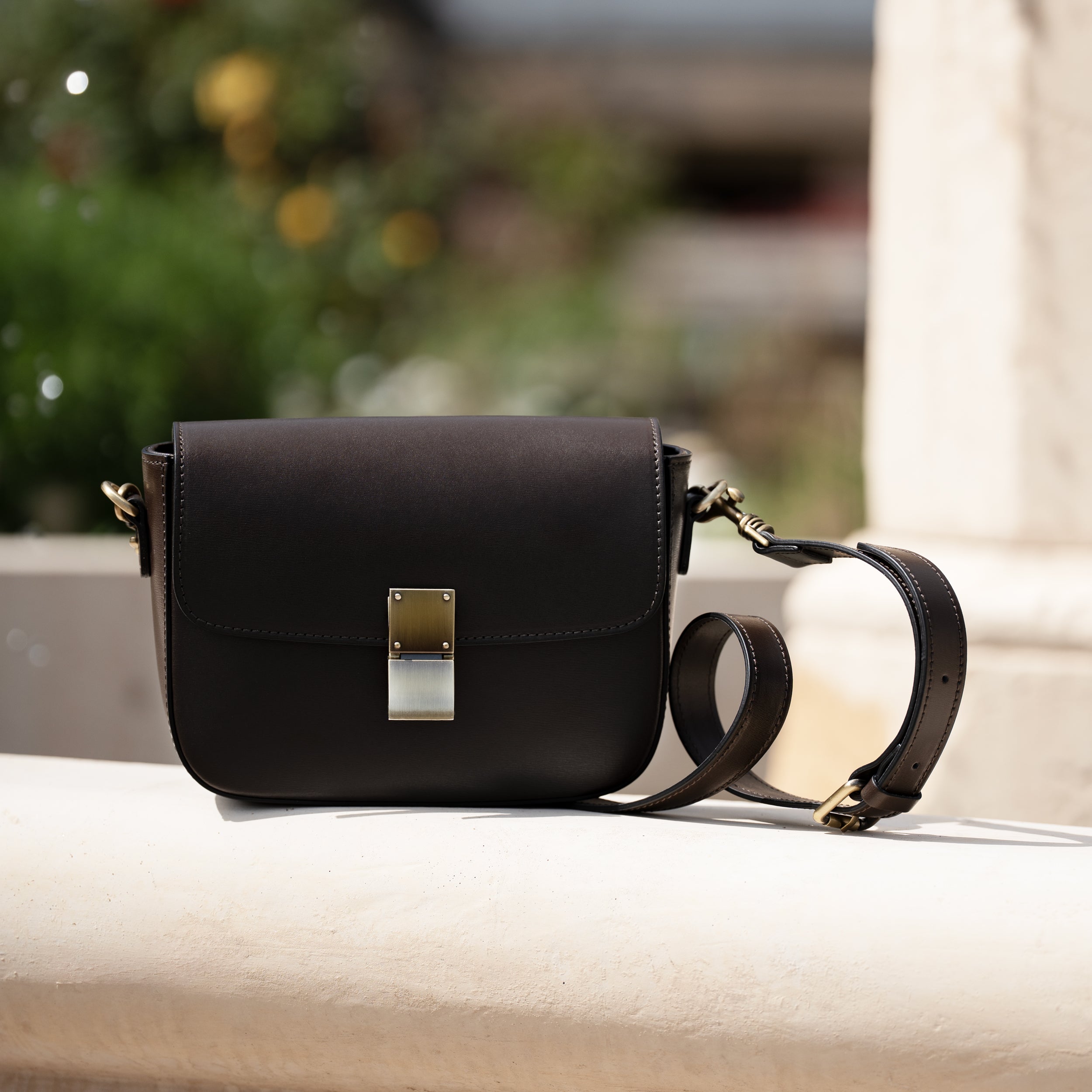 Sac bandoulière en cuir lisse marron - Garance