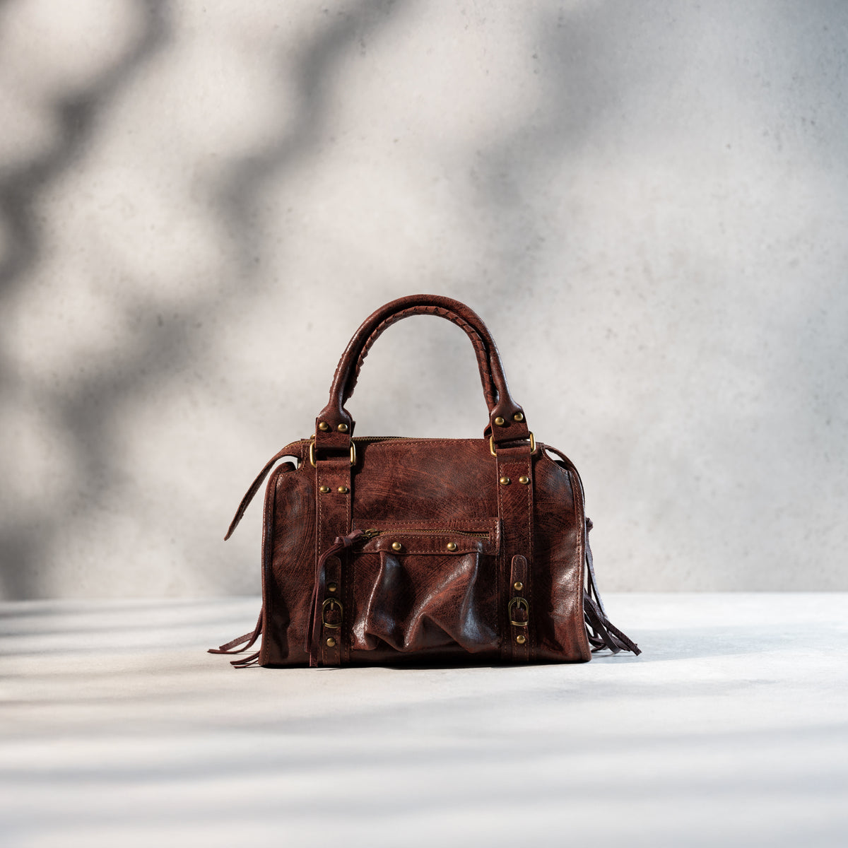 sac à main femme forme bowling porté main en cuir vieilli acajou vintage